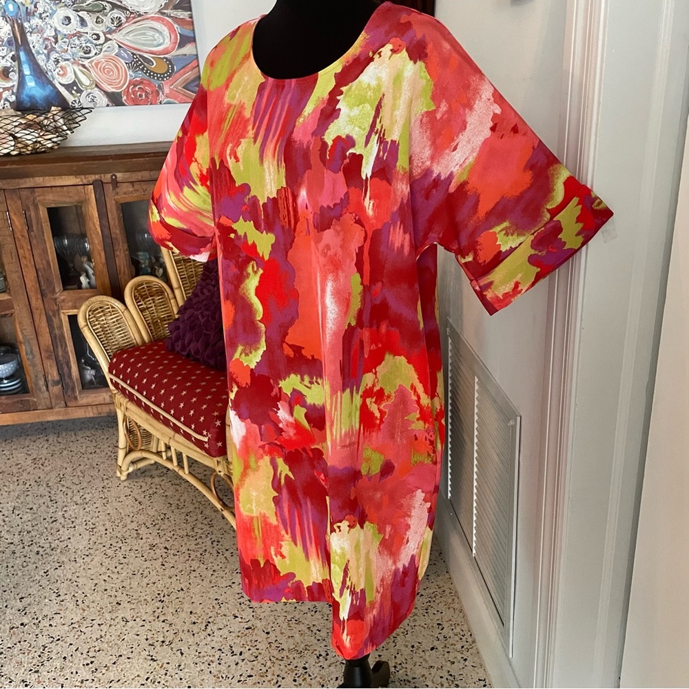 NATORI Mid Sleeve Watercolor Woven Print Shift Dress! Like new! 
3/4 Sleeves! Md